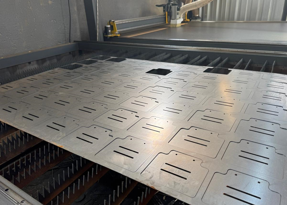 Corte CNC ou laser na fábrica LAGGU